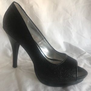 Women’s Rampage 7.5M BLK Sparkle Heel Open Toe EUC